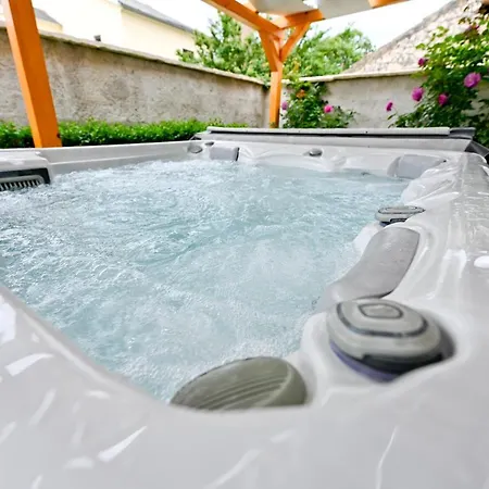 Stone Chiara With Pool And Jacuzzi Villa *