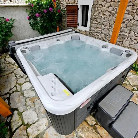 Villa Stone Chiara With Pool And Jacuzzi