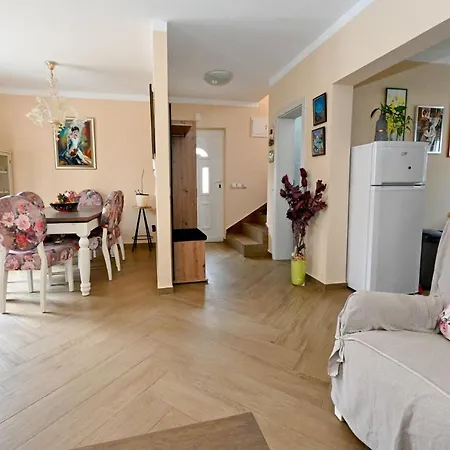 Stone Chiara With Pool And Jacuzzi Villa
