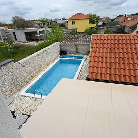Stone Chiara With Pool And Jacuzzi